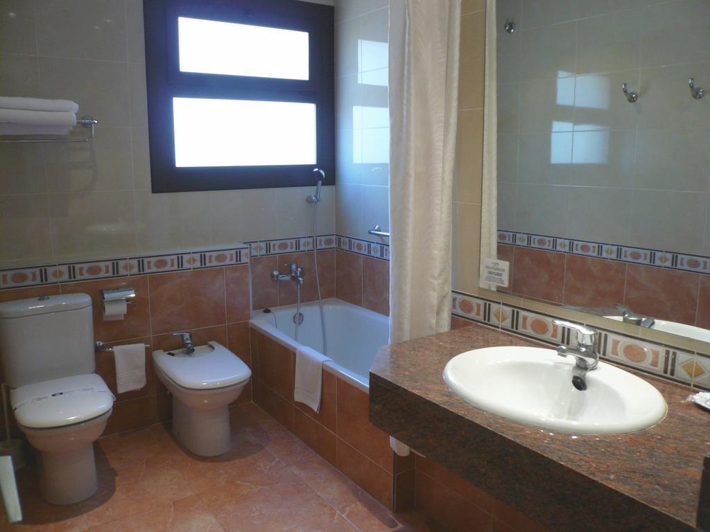 Can Fisa Hotel & Apartments Corbera de Llobregat Εξωτερικό φωτογραφία